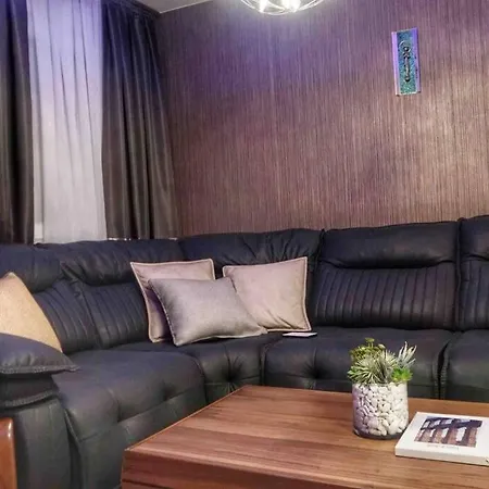 New Luxury 3-bedroom * Segovia