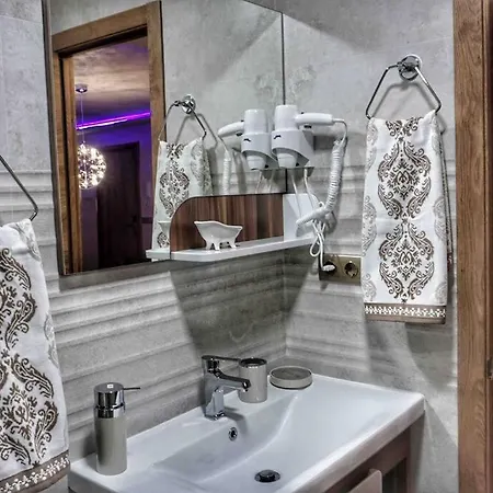 New Luxury 3-bedroom Apartment