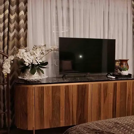 New Luxury 3-bedroom * Segovia